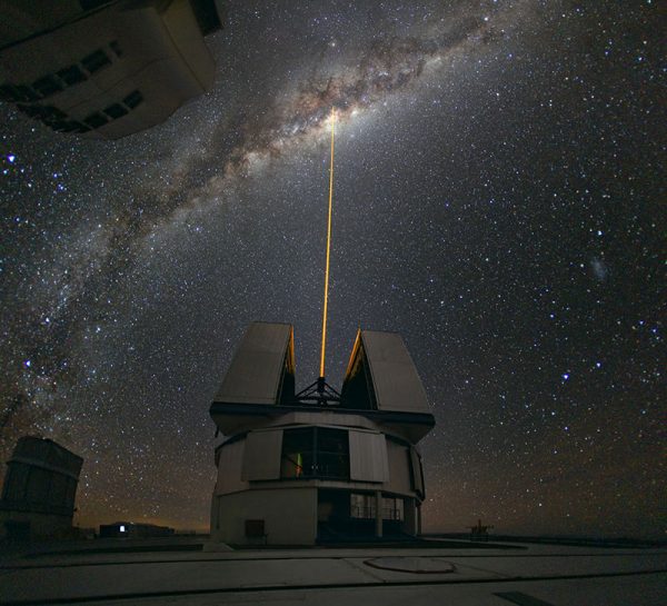 Laser_Towards_Milky_Ways_Centre